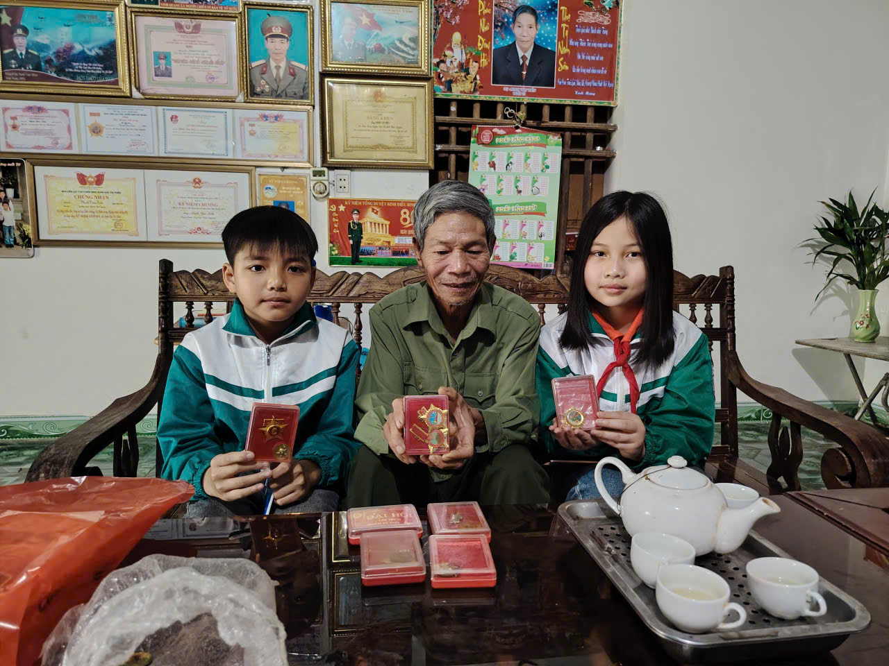 Người lính giữ đèn