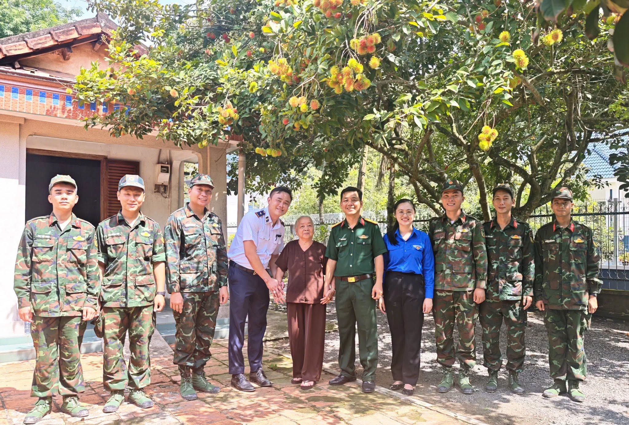 Mãi nhớ ơn Anh hùng lực lượng vũ trang nhân dân Nguyễn Văn Hoá