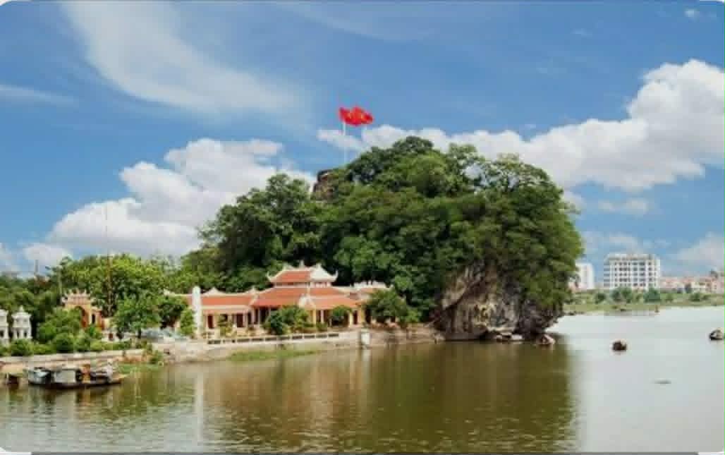 ngọn cờ trên đỉnh non nước