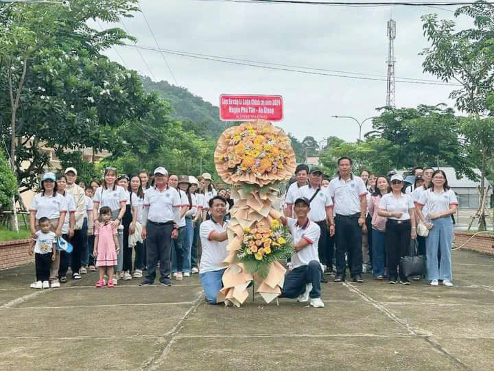 Phan Thị Ràng là một nữ chiến sĩ và liệt sĩ, được truy tặng danh hiệu Anh hùng lực lượng vũ trang nhân dân Việt Nam