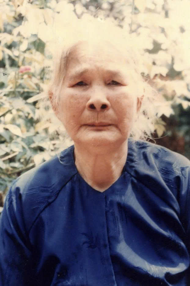 Mẹ VNAH Hoàng Thị Loan - Hai ngọn khói trên mái nhà tranh