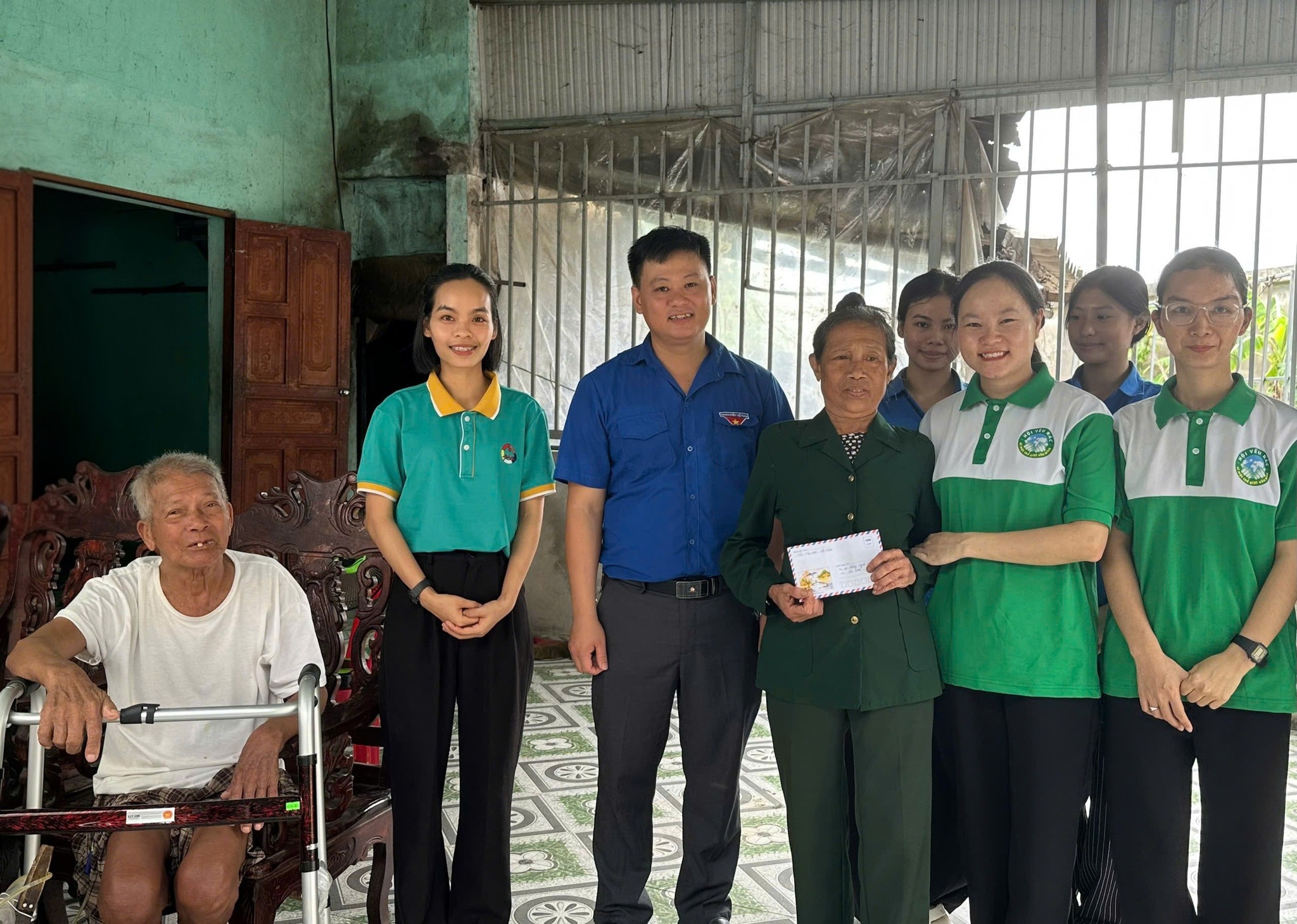 Dương Thị Thuận cựu TNXP vươn lên nghị lực chăm chồng Thương binh bị tai biến