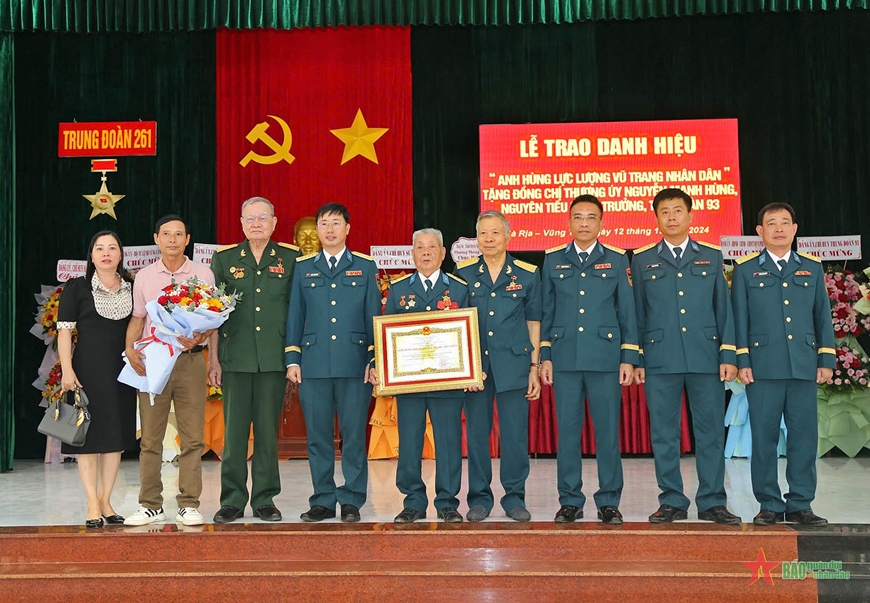 Trao danh hiệu Anh hùng Lực lượng vũ trang nhân dân tặng Thượng úy Nguyễn Mạnh Hùng