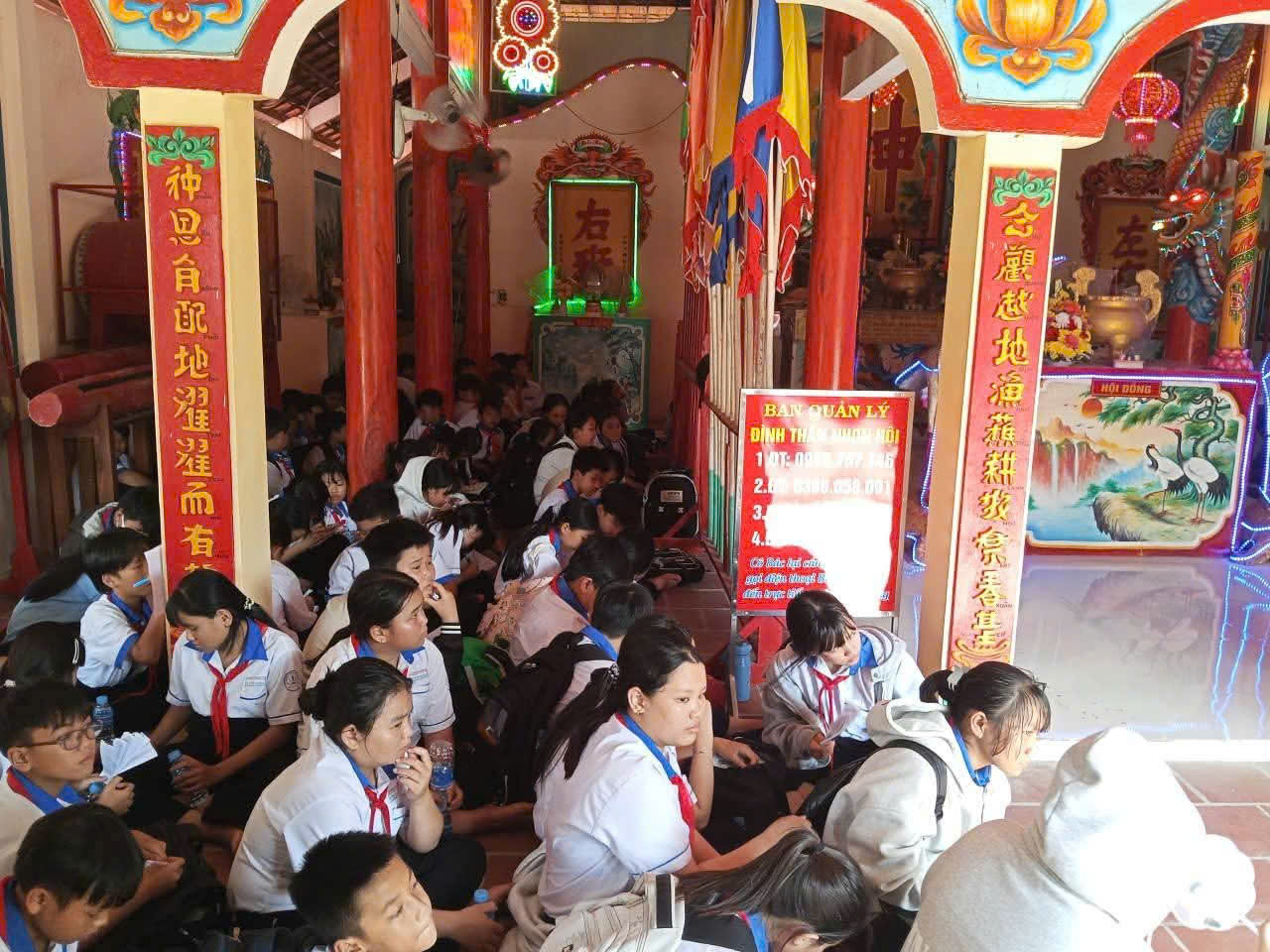 Liên đội Trường THCS Nhơn Hội đã tổ chức hoạt động trải nghiệm tham quan di tích lịch sử Đình Thần Nhơn Hội.
