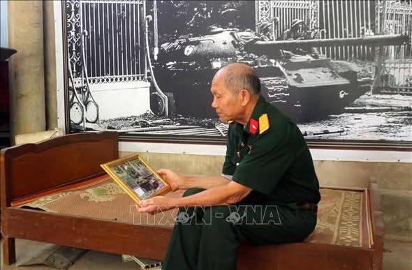 TỰ HÀO NGƯỜI LÍNH LÁI XE TĂNG TIẾN VÀO DINH ĐỘC LẬP NGÀY 30/4 LỊCH SỬ