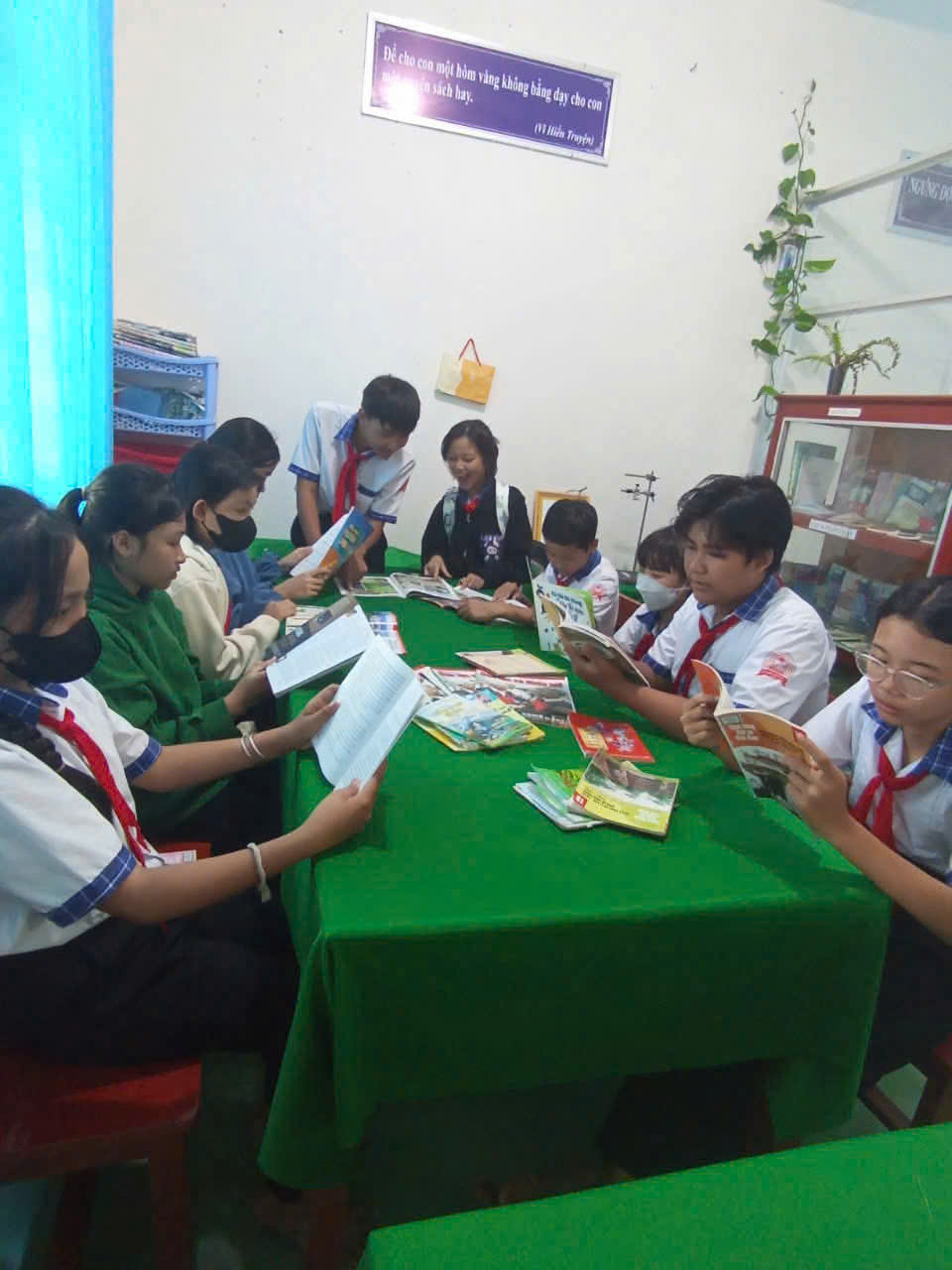 MỖI THANH NIÊN MỘT QUYỂN SÁCH LÀM BẠN