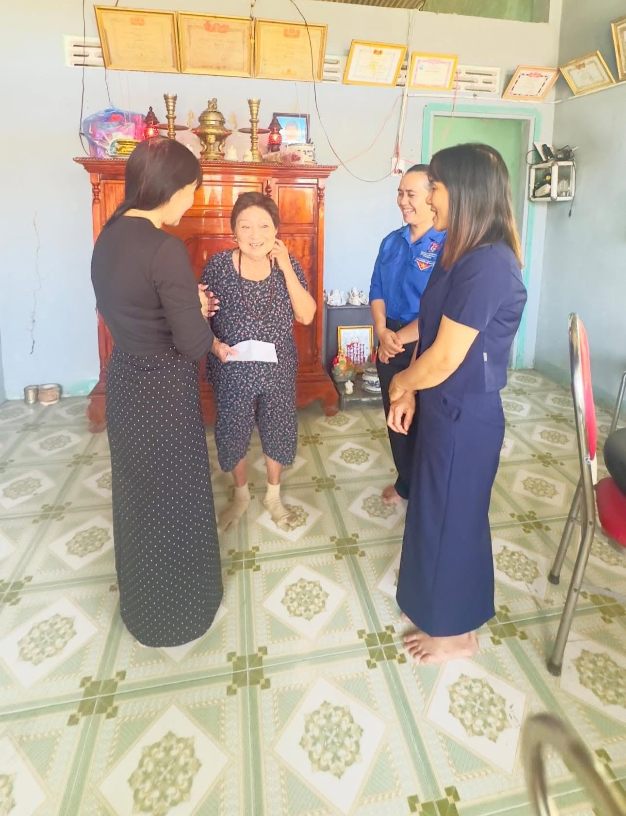 Nhân dịp Tết Nguyên đán Bính Ngọ 2026 đến thăm hỏi, chúc Tết và trao quà cho gia đình Liệt sĩ