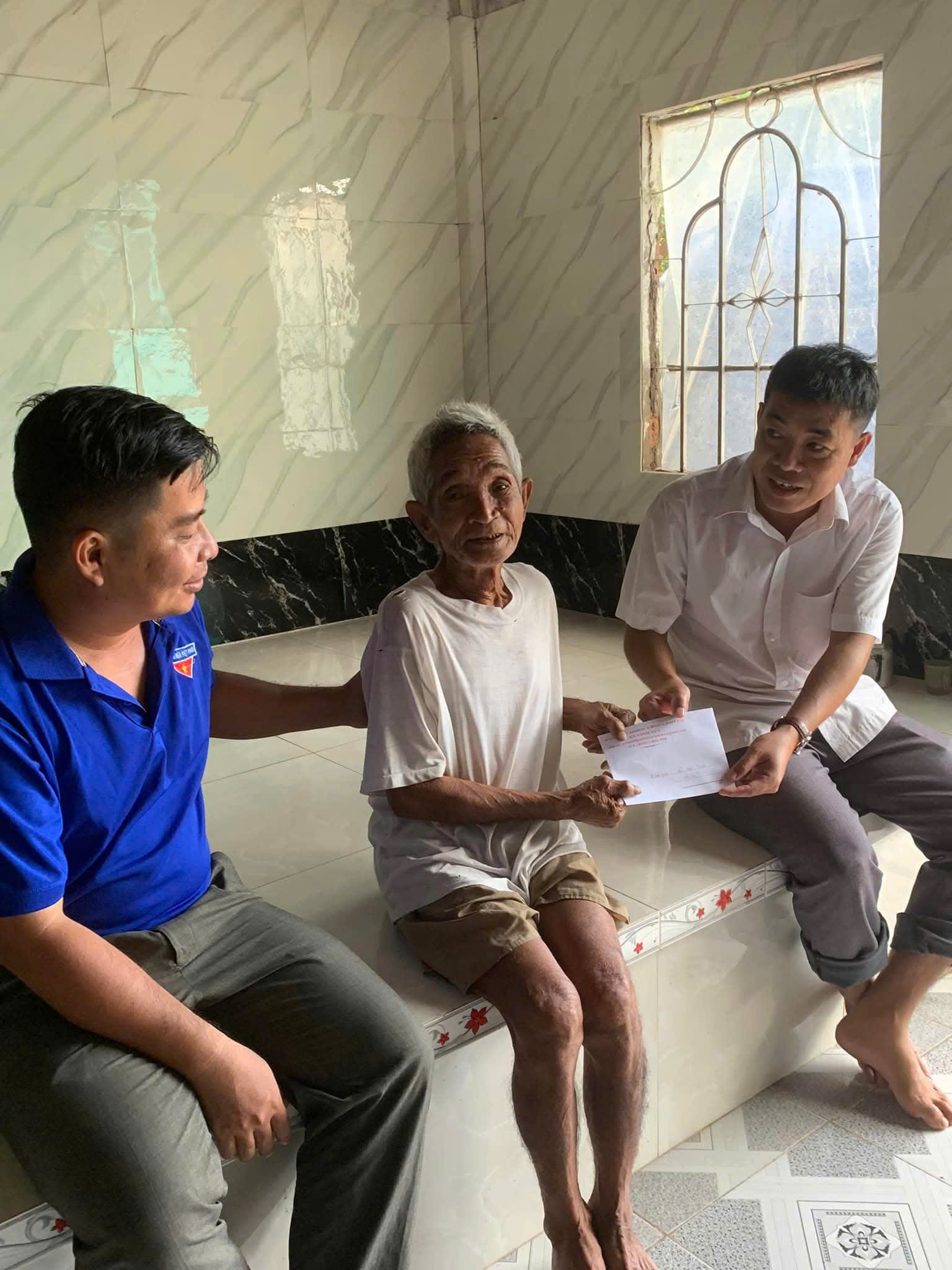CÁC HOẠT ĐỘNG ĐỀN ƠN ĐÁP NGHĨA NHÂN KỶ NIỆM 77 NĂM NGÀY THƯƠNG BINH, LIỆT SĨ (27/7/1947-27/7/2024) CỦA TUỔI TRẺ VĨNH TUY