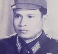 Bùi Văn Ba - Trung đội phó đặc công, phân liên khu miền Tây Nam Bộ, người trực tiếp điều tra và tham gia chiến đấu trận đánh sân bay Tân Sơn Nhất (1952) và trận đánh kho bom Phú Thọ (1954).