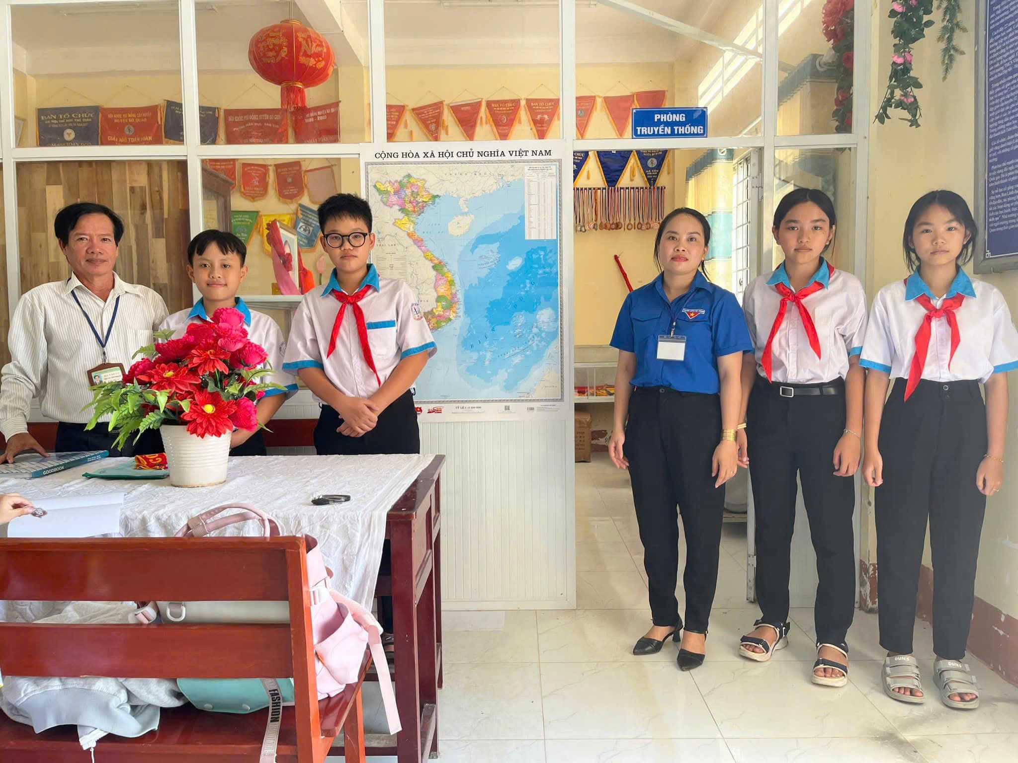 HƯỞNG ỨNG CUỘC VẬN ĐỘNG “TỰ HÀO MỘT DẢI NON SÔNG"