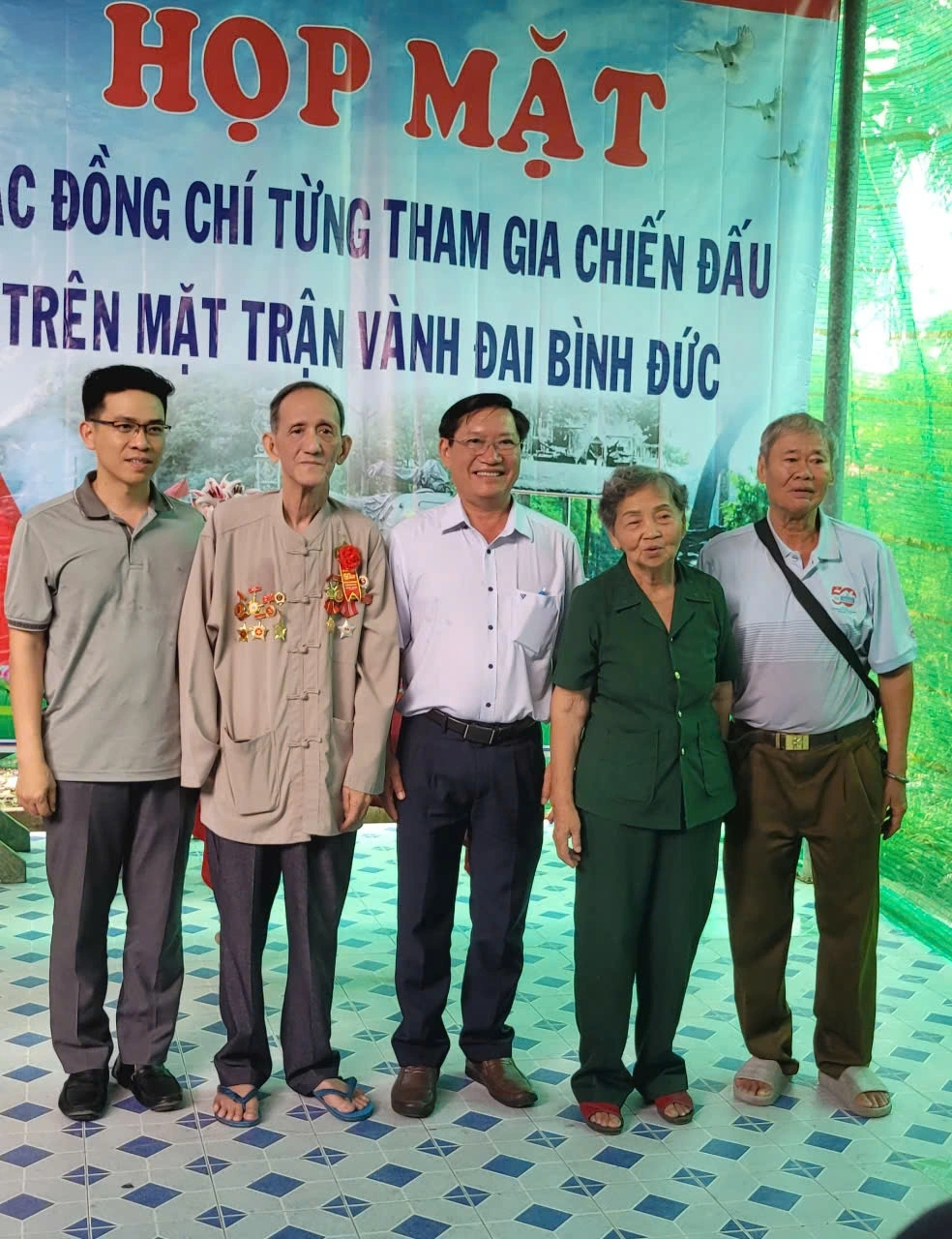 Những tình tiết kỳ thú về chuyện người cắm cờ trên nóc dinh Độc Lập