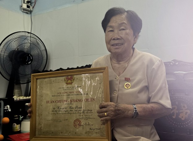 Nữ Bí thư mang K54 chỉ huy đánh đồn 