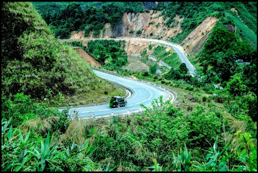 CÔ GÁI MỞ ĐƯỜNG