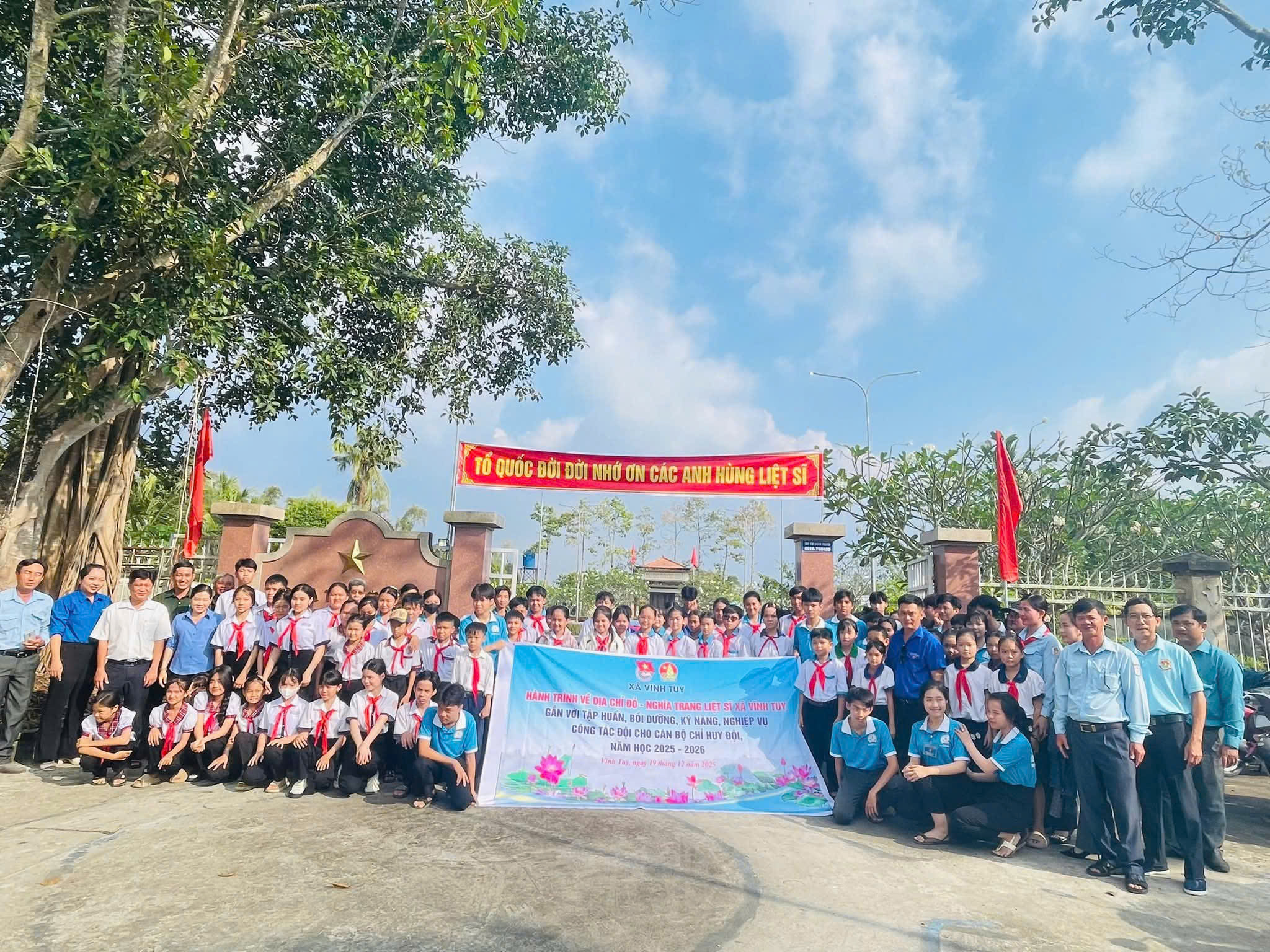 HÀNH TRÌNH VỀ ĐỊA CHỈ ĐỎ – GIÁO DỤC TRUYỀN THỐNG UỐNG NƯỚC NHỚ NGUỒN (1)
