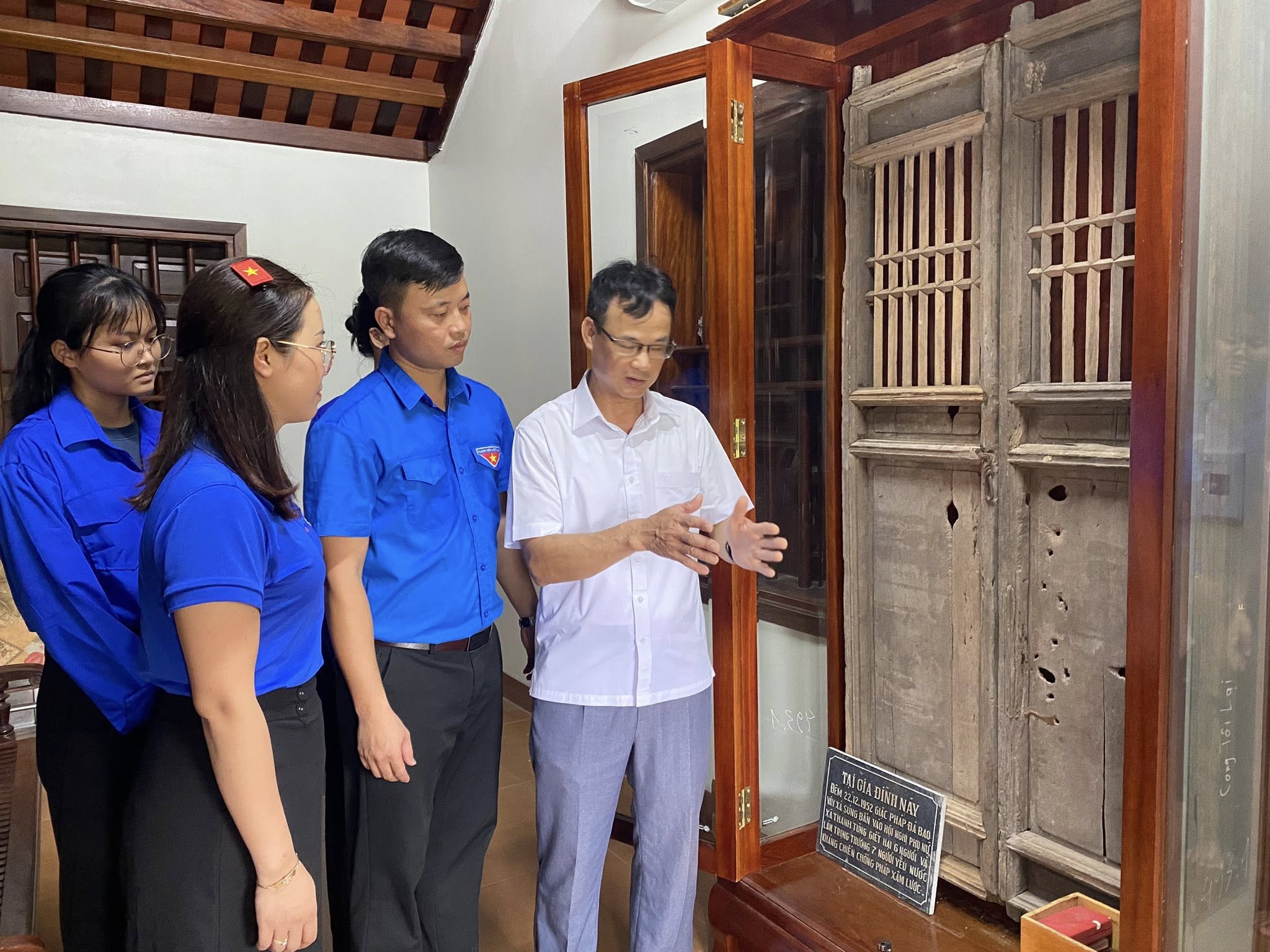 Cây Đàn Bị Vỡ