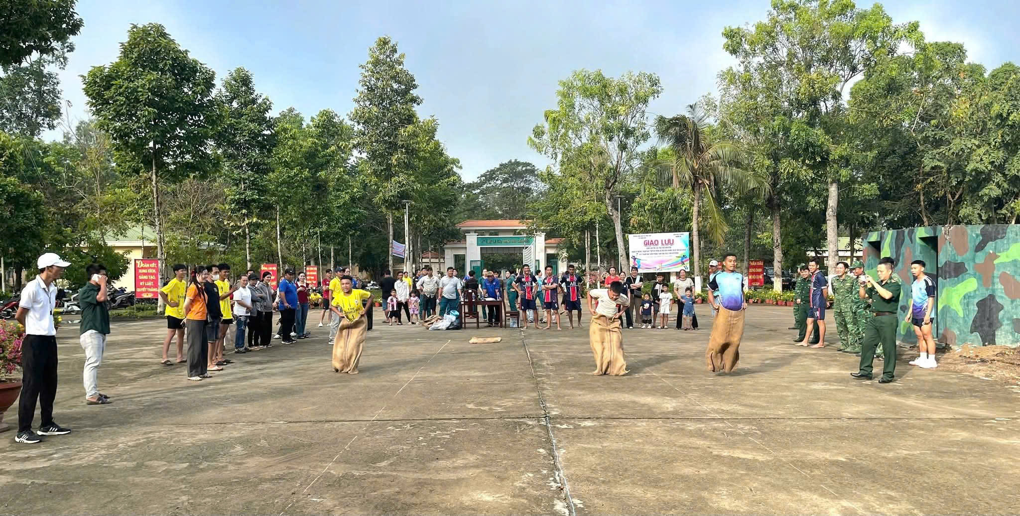 Nhơn Hội tổ chức giao lưu thể thao, trò chơi dân gian chào mừng Ngày Truyền thống Bộ đội Biên phòng