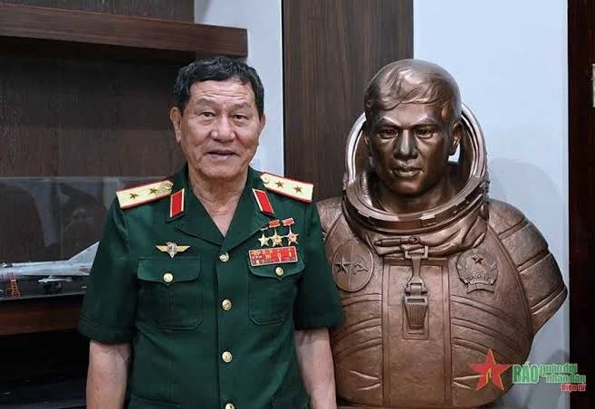  Phi công đầu tiên hạ gục pháo đài bay B-52