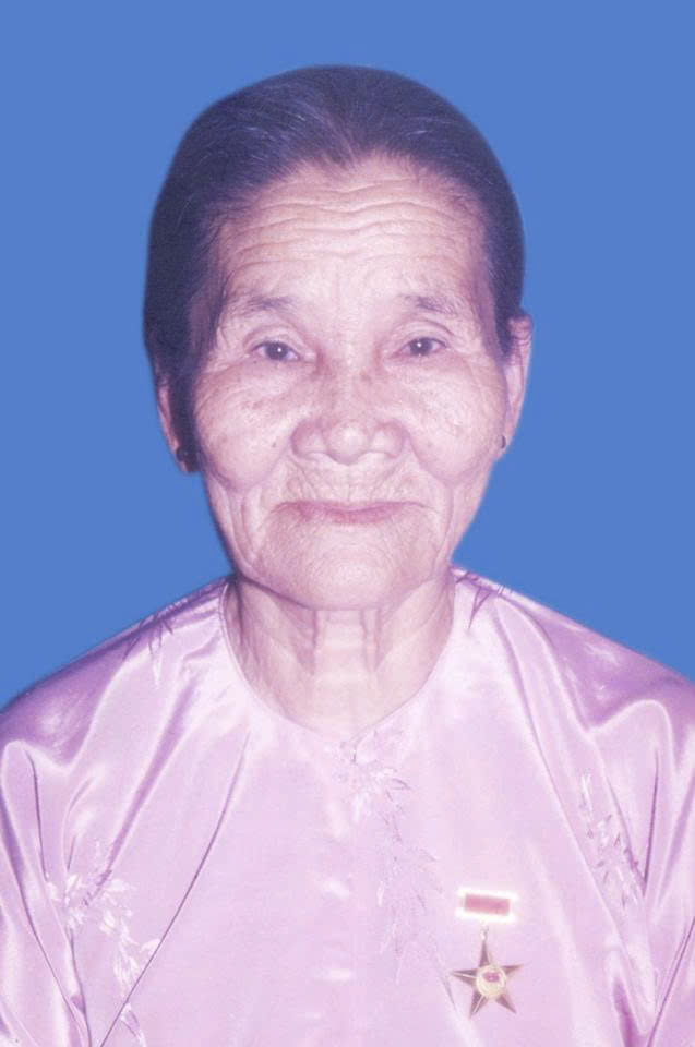 Mẹ VNAH Nguyễn Thị Khuyên - Mẹ ôm những ngôi mộ vô danh