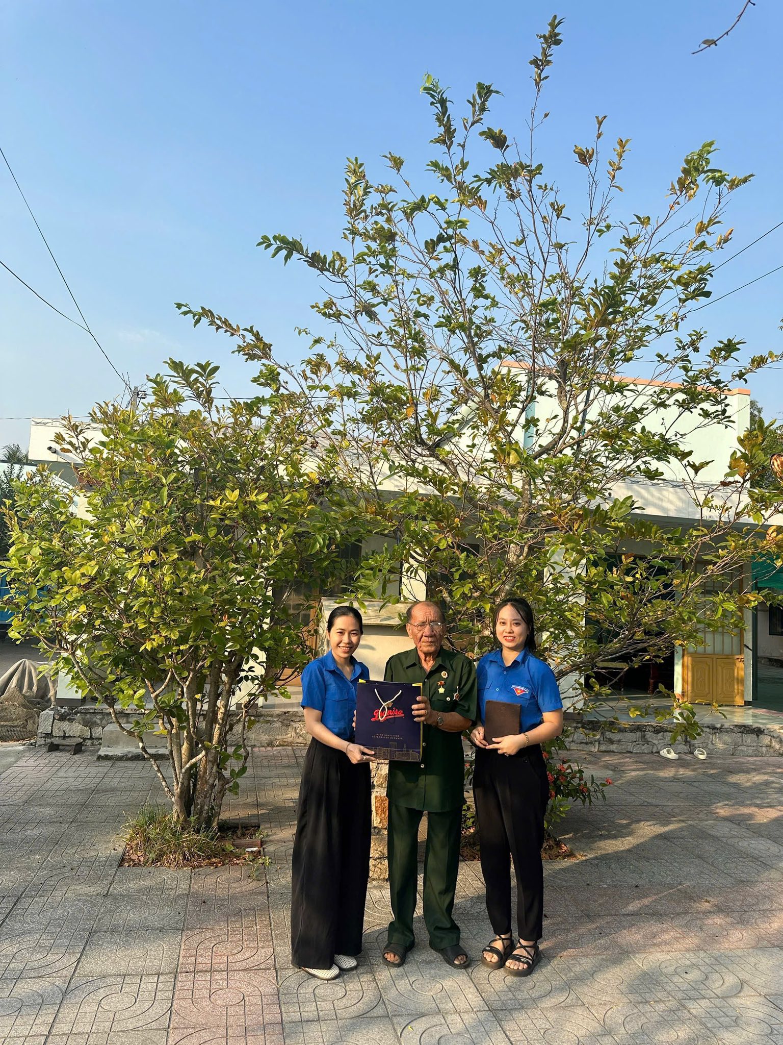 Đồng chí Trần Văn Khuyên - Cựu Chiến binh xã