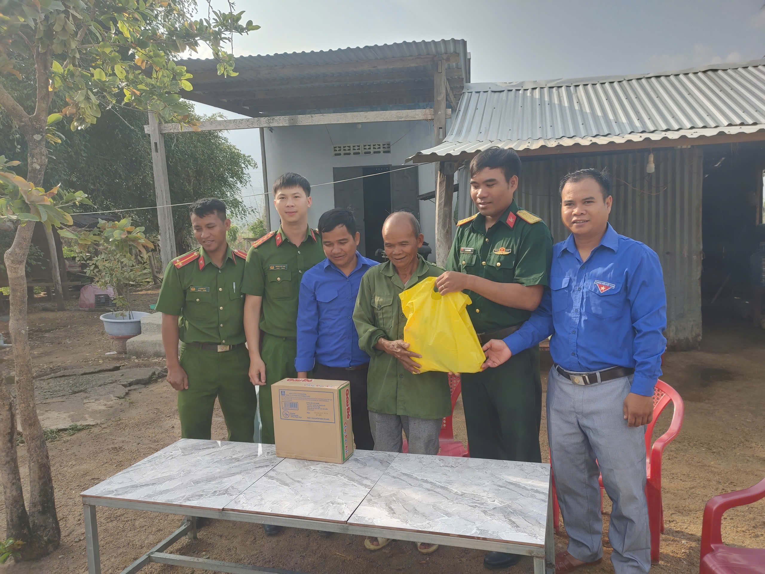 Người chiến sĩ công an mưu trí – Tô Hiệu