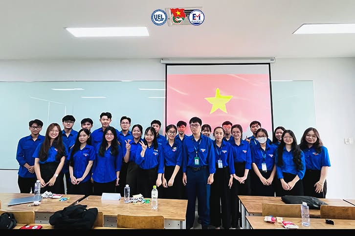SINH HOẠT CHI ĐOÀN K23403B CHỦ ĐIỂM THÁNG THANH NIÊN 2025