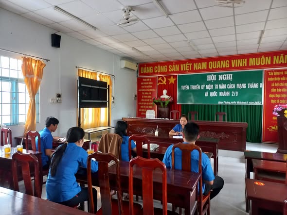 Hội nghị tuyên truyền kỷ niệm 78 năm cách mạng tháng 8 và quốc khánh 2/ 9 trong BCH xã đoàn,