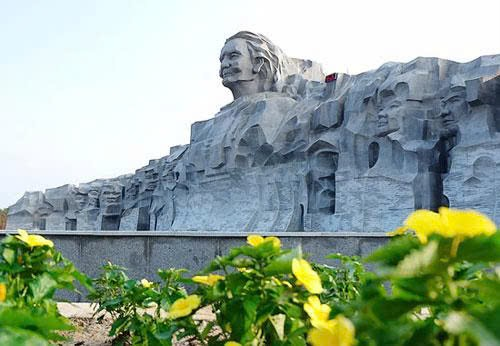 BÀ MẸ VIỆT NAM ANH HÙNG NGUYỄN THỊ THỨ 
