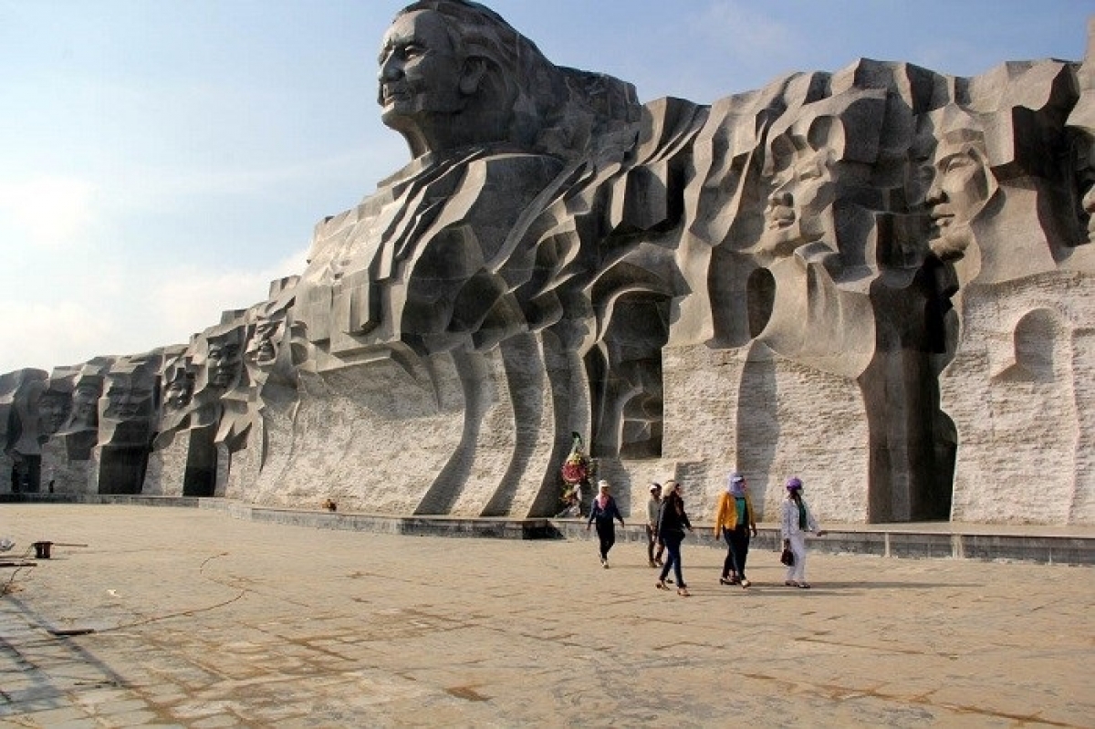 Chuyện về người mẹ anh hùng (1)