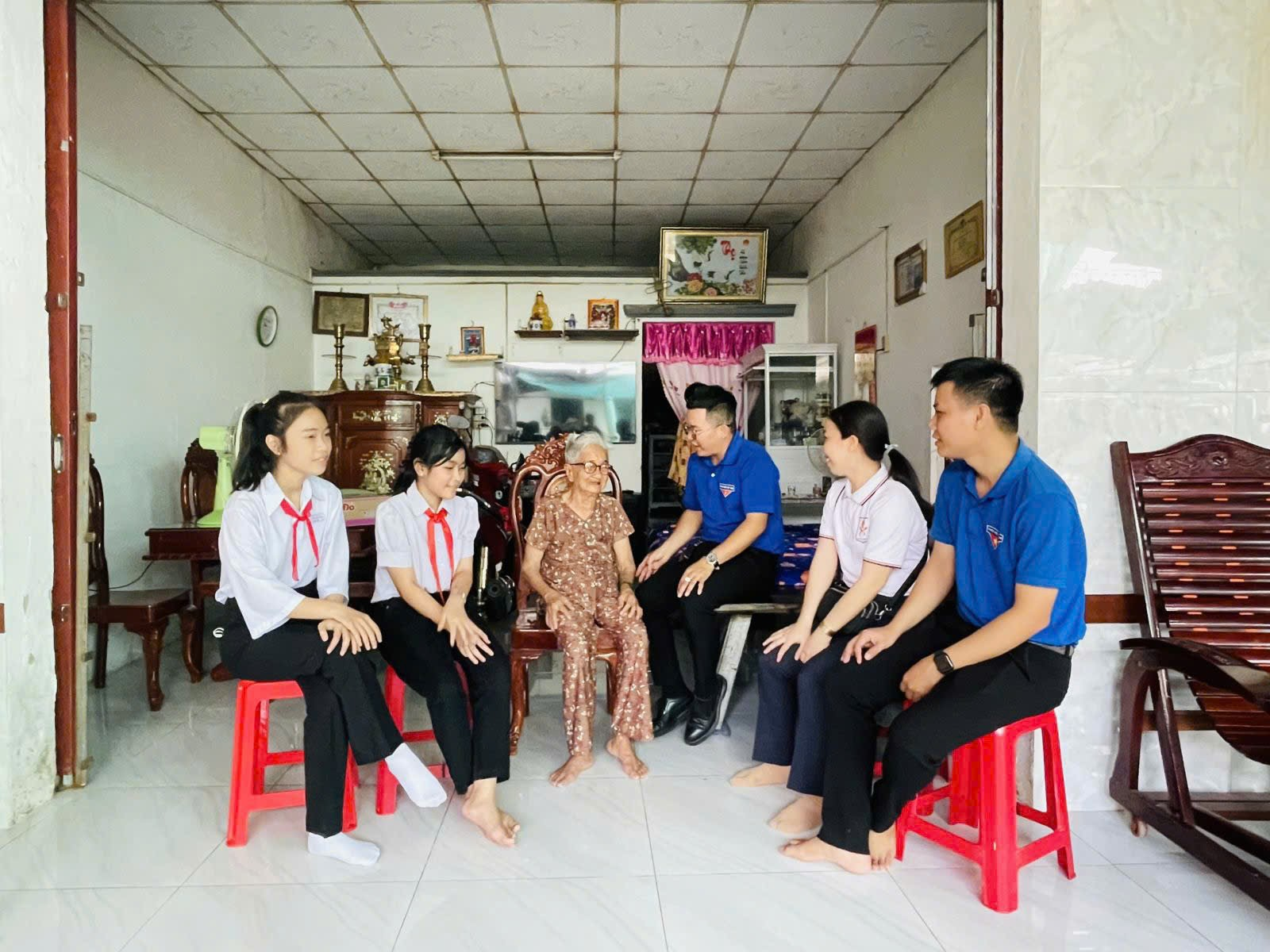 NGƯỜI MẸ PHAN THỊ BA - BIỂU TƯỢNG CHO MỘT THỜI HOA LỬA 