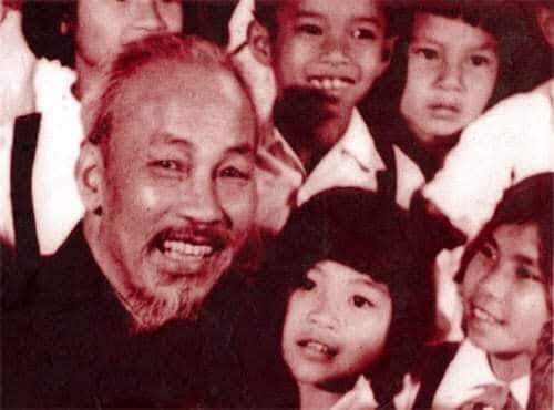 Hồ Chủ tịch kính yêu.