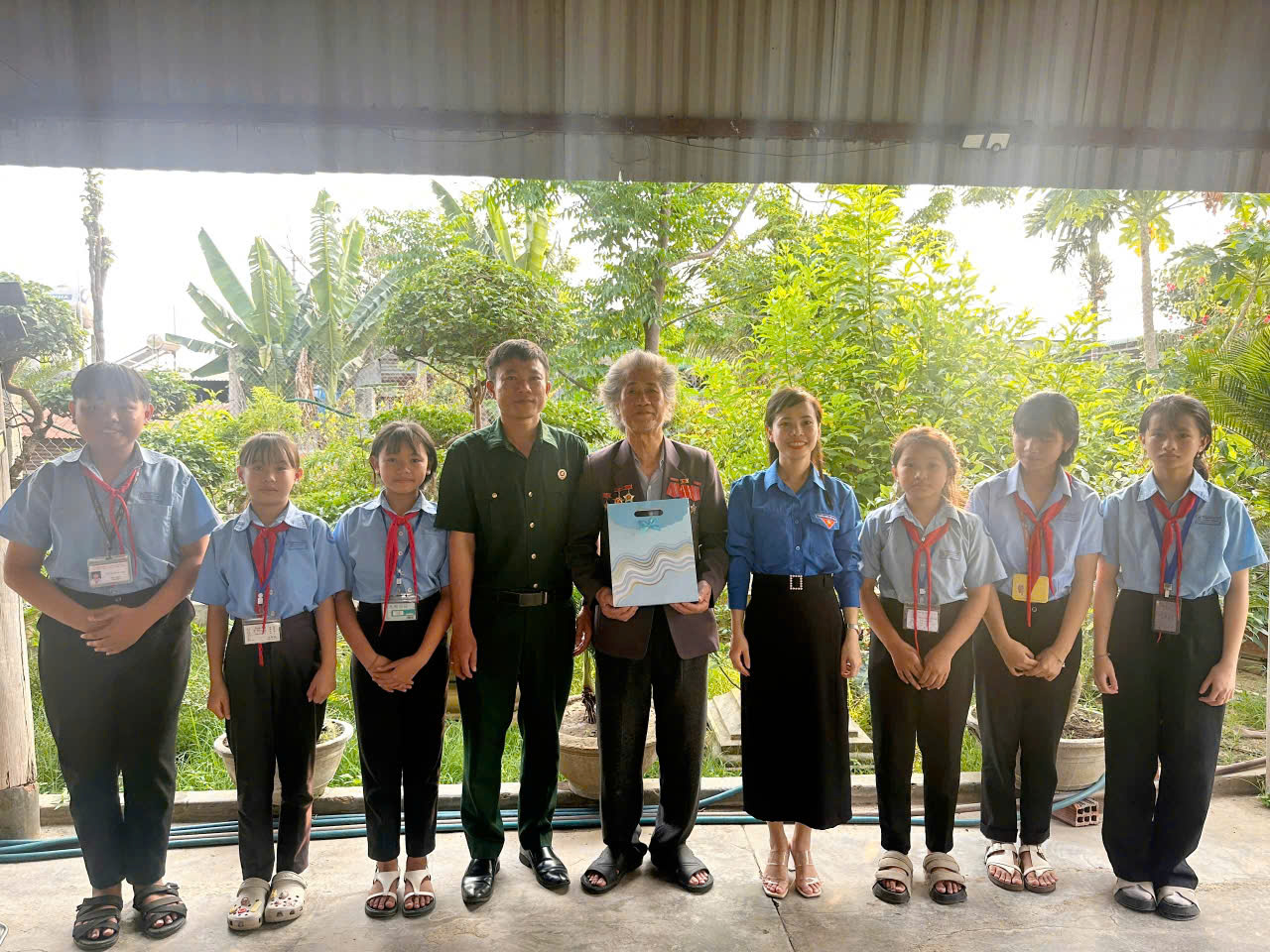 Lắng nghe người đi trước kể chuyện