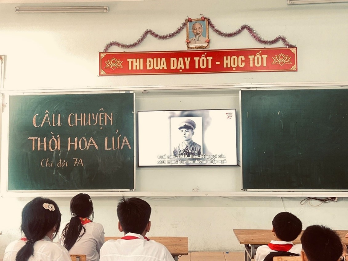 Người chiến sĩ Việt lấy “gậy” Pháp “đập” lưng Pháp. 