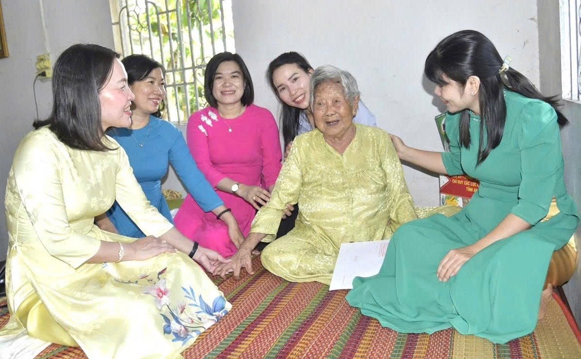 MẸ VIỆT NAM ANH HÙNG TRỊNH THỊ HOA – NGƯỜI MẸ GIÀU LÒNG YÊU NƯỚC VÀ ĐỨC HY SINH