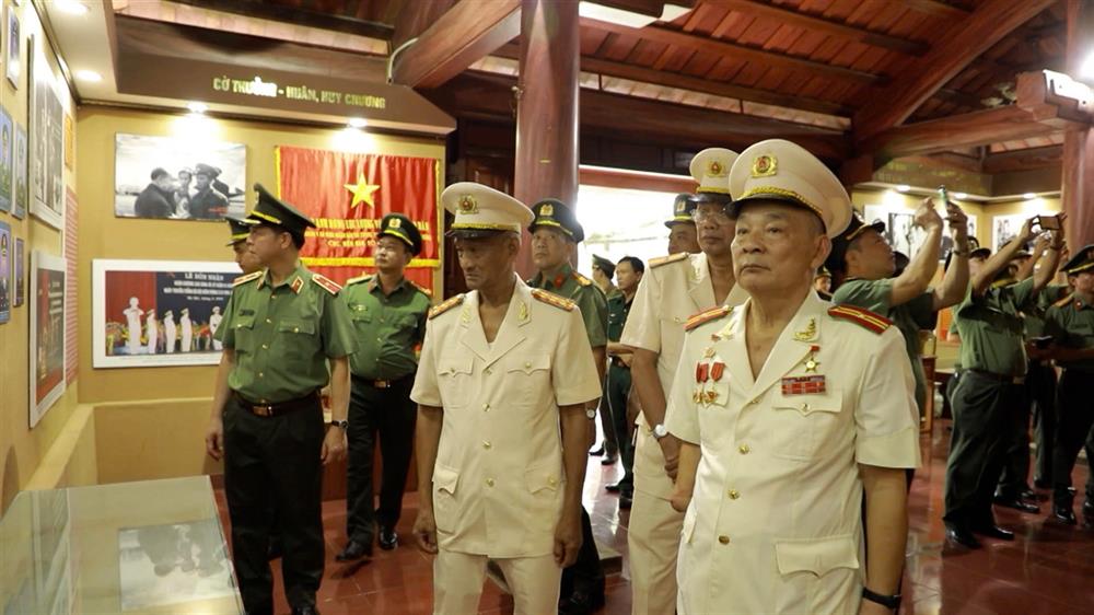 AH ĐOÀN PHƯỚC TRUYỀN