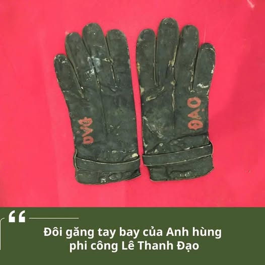 Đôi găng tay bay của Anh hùng phi công Lê Thanh Đạo