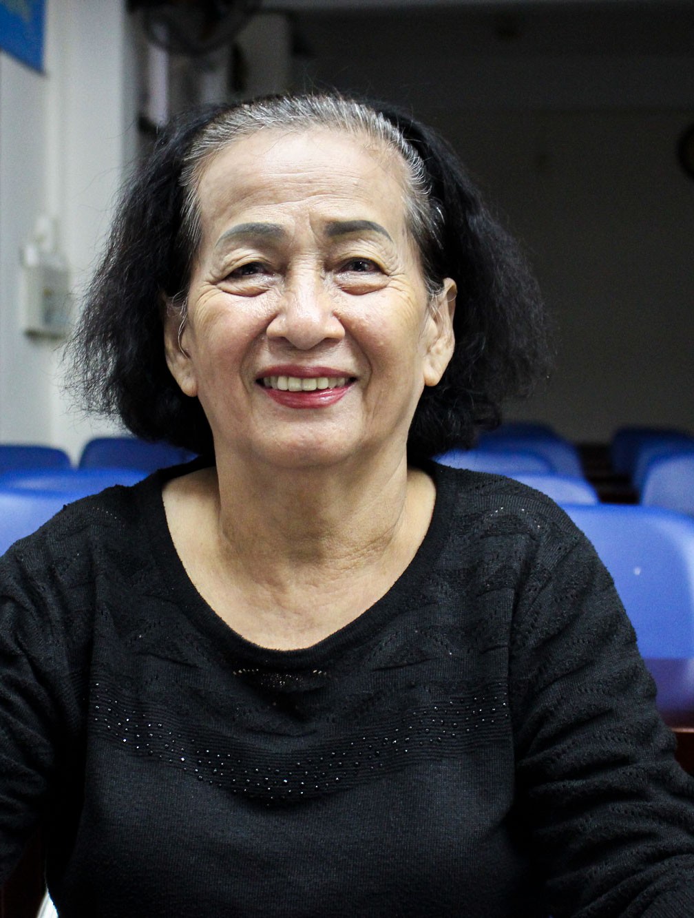 "Nắm cơm sẻ nửa trong chuồng cọp"