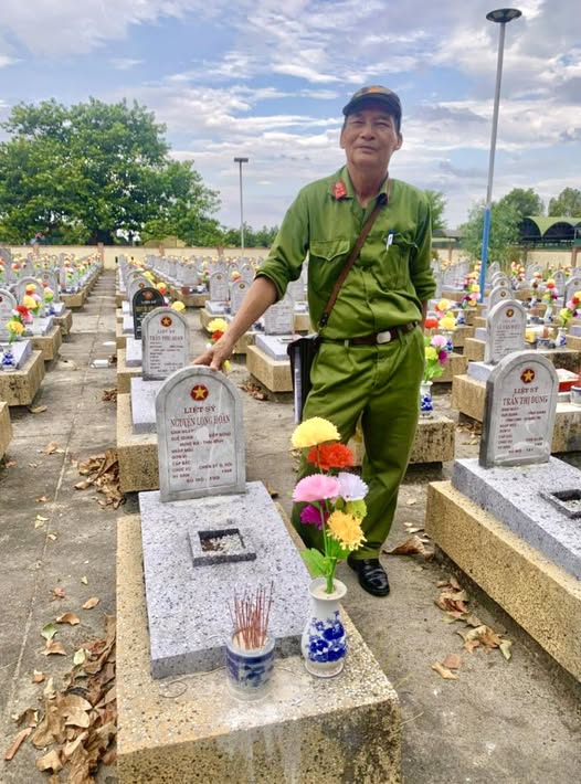Biết bao người lính quên mình.