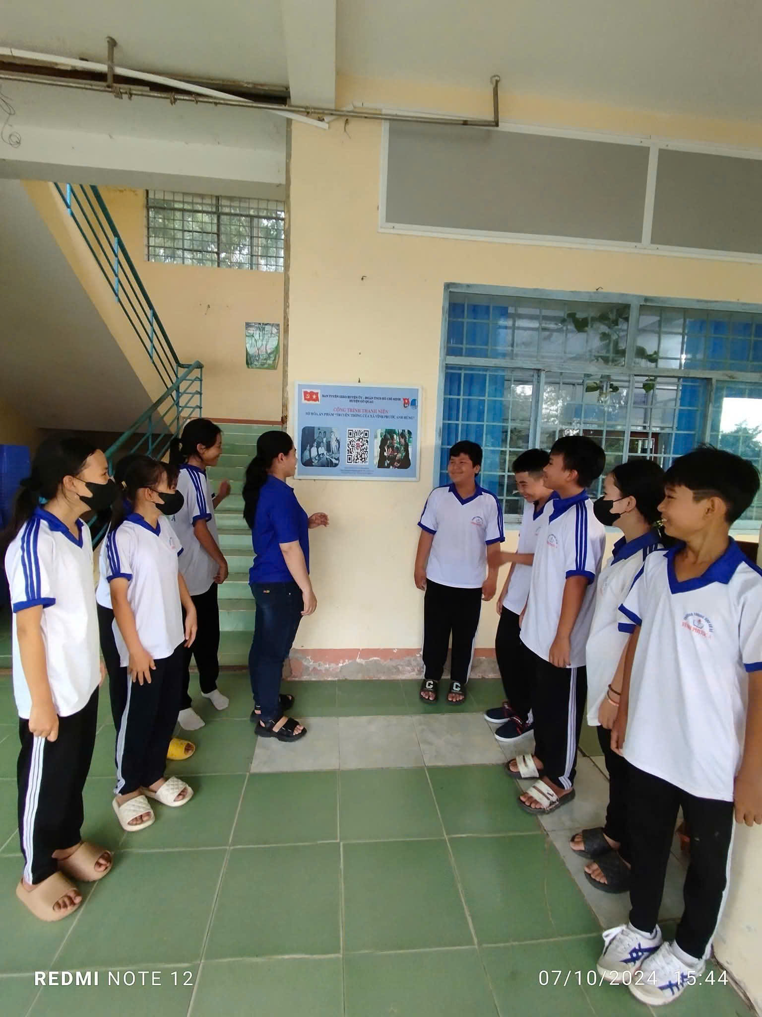 ĐỘI HÌNH THANH NIÊN TÌNH NGUYỆN TUYÊN TRUYỀN, GIỚI THIỆU CÁC DI TÍCH LỊCH SỬ, CÔNG TRÌNH VĂN HÓA TRÊN ĐỊA BÀN XÃ