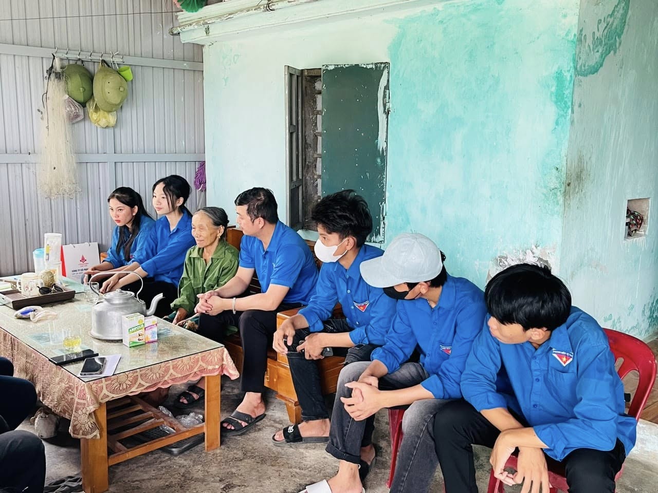Nữ TNXP xông pha với chiến hào