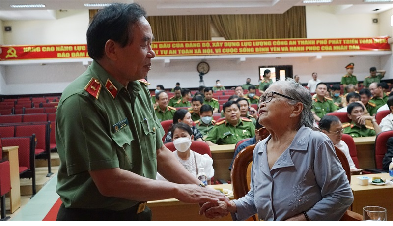 Anh hùng Ngô Thị Huệ: Bông hồng thép, huyền thoại giữa đời thường