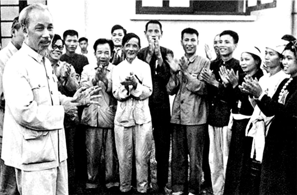 “Chi bộ là gốc rễ của Đảng”