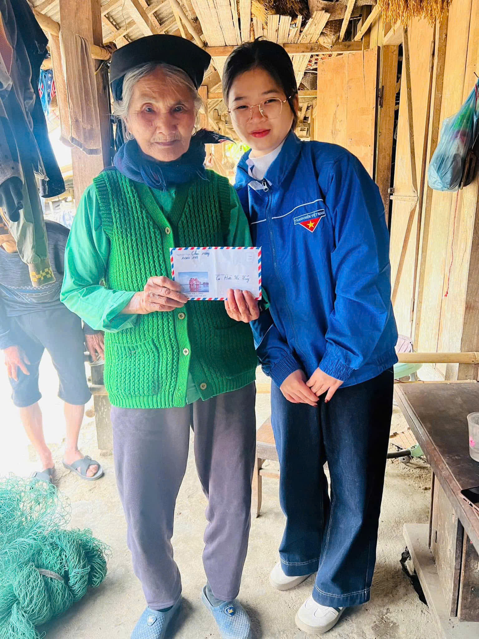 Đêm mưa vá đường